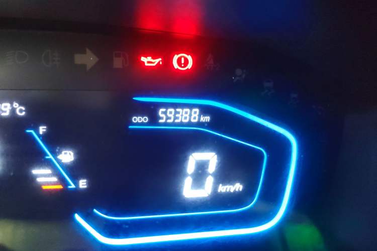 Used CHANGAN OSHAN A800 2017 1.5T Manual Luxury Model Odometer Close Up