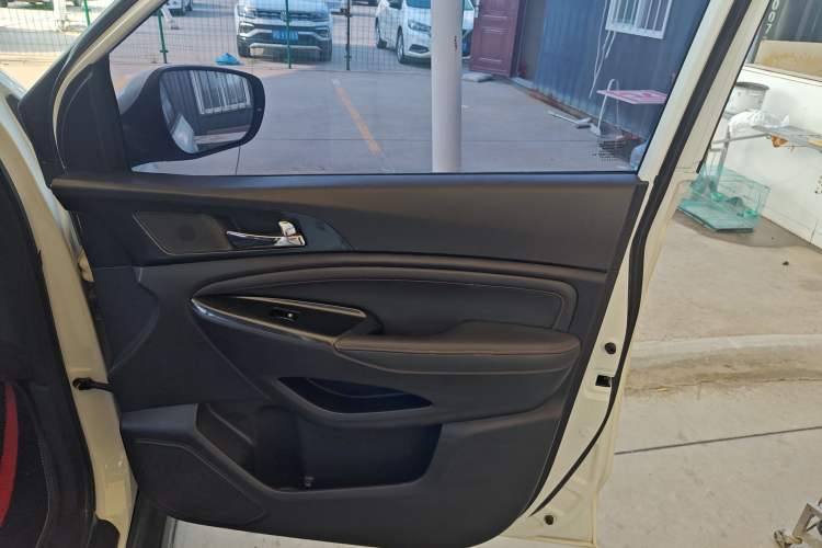 Used CHANGAN OSHAN A800 2017 1.5T Automatic Comfort Model Right Front Door Interior