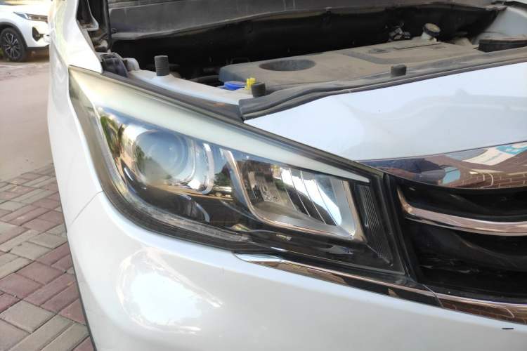 Used CHANGAN OSHAN A800 2017 1.5T Automatic ZhiZun Model Right Front Headlight