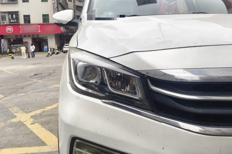 Used CHANGAN OSHAN A800 2017 1.5T Manual Elite Version Right Front Headlight