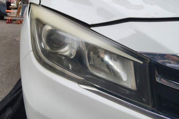 Used CHANGAN OSHAN A800 2017 1.6L Manual Comfort Model Right Front Headlight