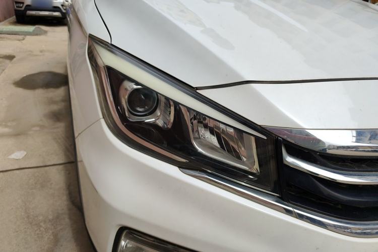 Used CHANGAN OSHAN A800 2017 1.6L Manual Comfort Model Right Front Headlight