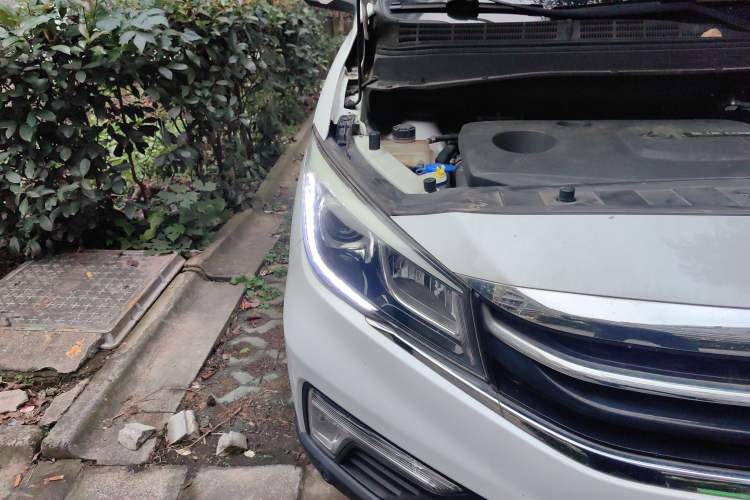 Used CHANGAN OSHAN A800 2017 1.5T Automatic Luxury Model Right Front Headlight