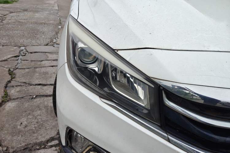 Used CHANGAN OSHAN A800 2017 1.6L Manual Luxury Model Right Front Headlight