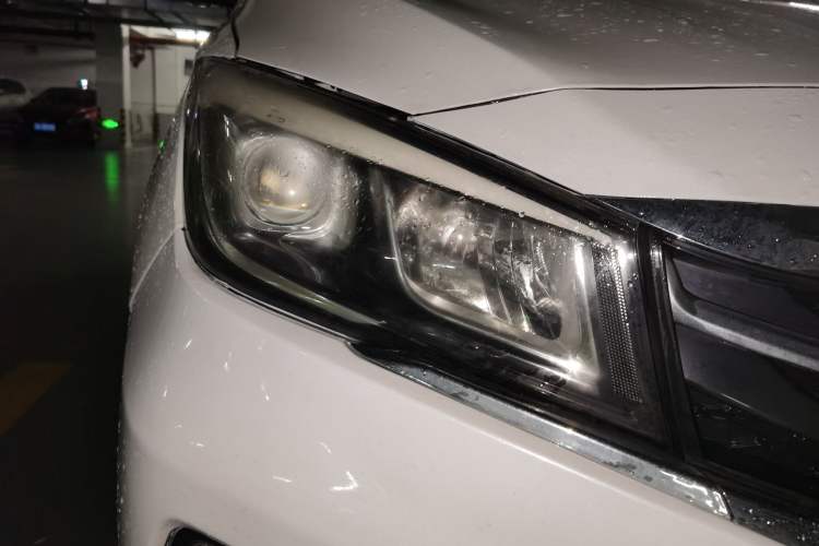 Used CHANGAN OSHAN A800 2017 1.6L Manual Comfort Model Right Front Headlight