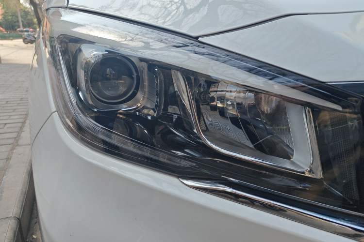 Used CHANGAN OSHAN A800 2017 1.6L Manual Luxury Model Right Front Headlight