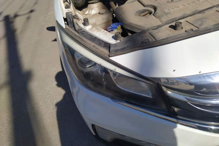 Used CHANGAN OSHAN A800 2017 1.6L Manual Luxury Model Right Front Headlight