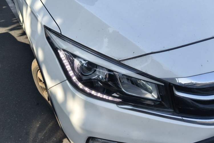 Used CHANGAN OSHAN A800 2017 1.5T Manual Luxury Model Right Front Headlight