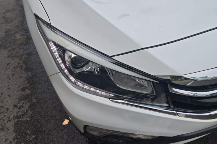 Used CHANGAN OSHAN A800 2017 1.6L Manual Luxury Model Right Front Headlight
