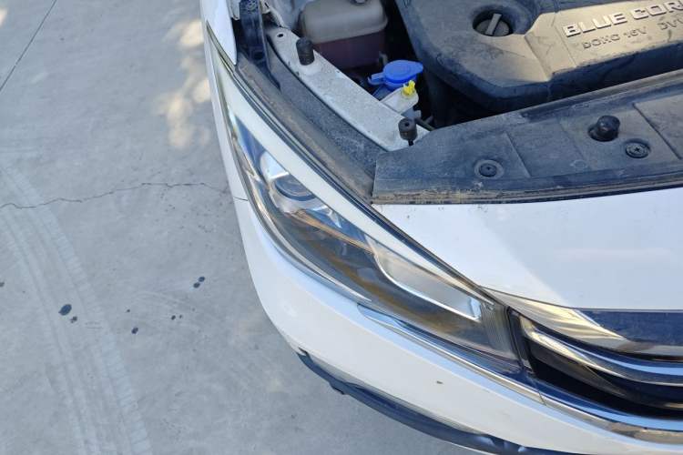 Used CHANGAN OSHAN A800 2017 1.6L Manual Comfort Model Right Front Headlight