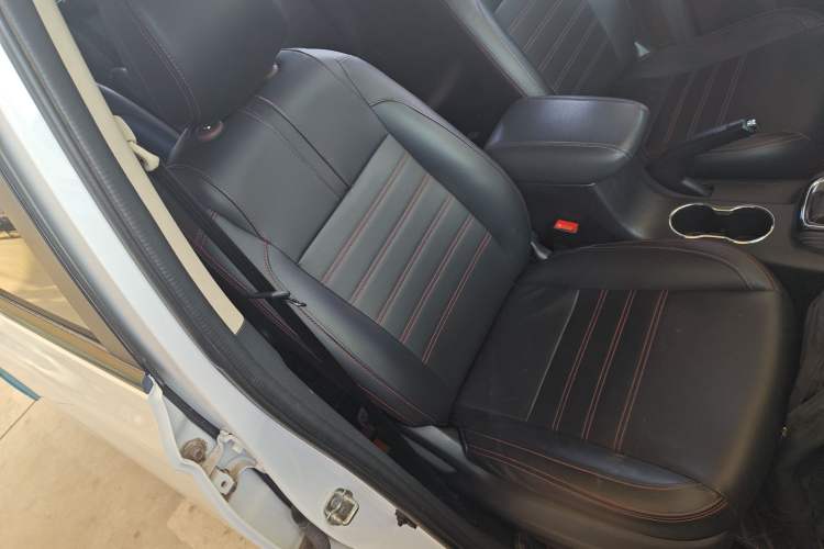 Used CHANGAN OSHAN A800 2017 1.5T Automatic Comfort Model Right Front Seat