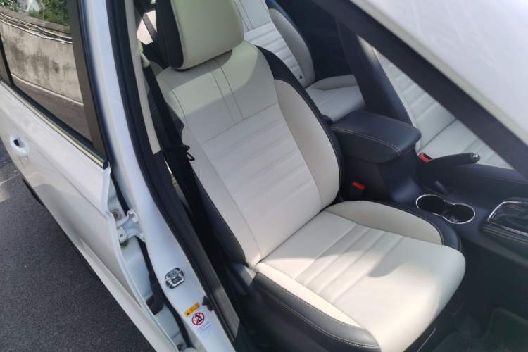Used CHANGAN OSHAN A800 2017 1.5T Automatic ZhiZun Model Right Front Seat