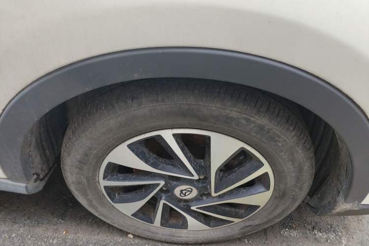 Used CHANGAN OSHAN A800 2017 1.5T Automatic Comfort Model Right Front Wheel Hub