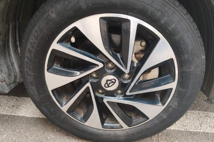 Used CHANGAN OSHAN A800 2017 1.6L Manual Comfort Model Right Front Wheel Hub