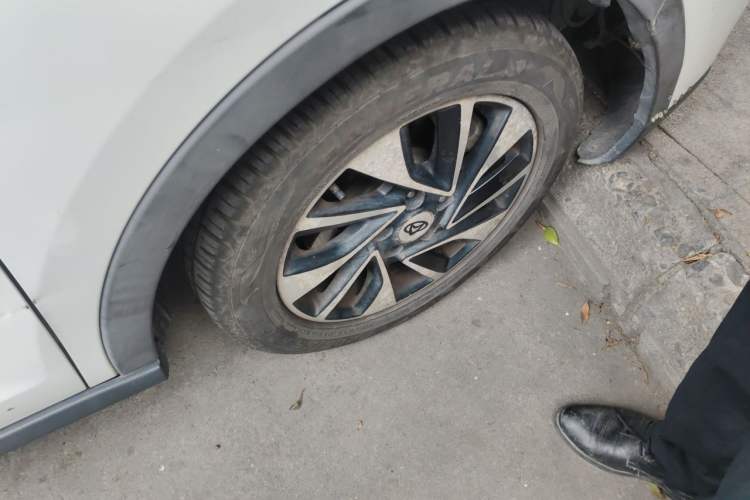 Used CHANGAN OSHAN A800 2017 1.5T Automatic Luxury Model Right Front Wheel Hub