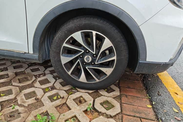 Used CHANGAN OSHAN A800 2017 1.5T Automatic ZhiZun Model Right Front Wheel Hub