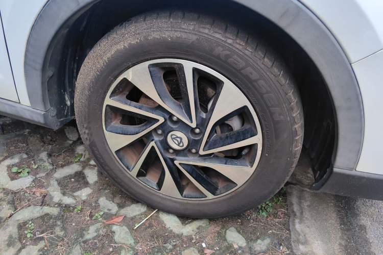 Used CHANGAN OSHAN A800 2017 1.5T Automatic Luxury Model Right Front Wheel Hub