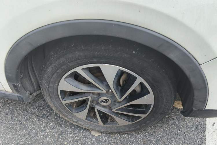 Used CHANGAN OSHAN A800 2017 1.5T Automatic Standard Model Right Front Wheel Hub