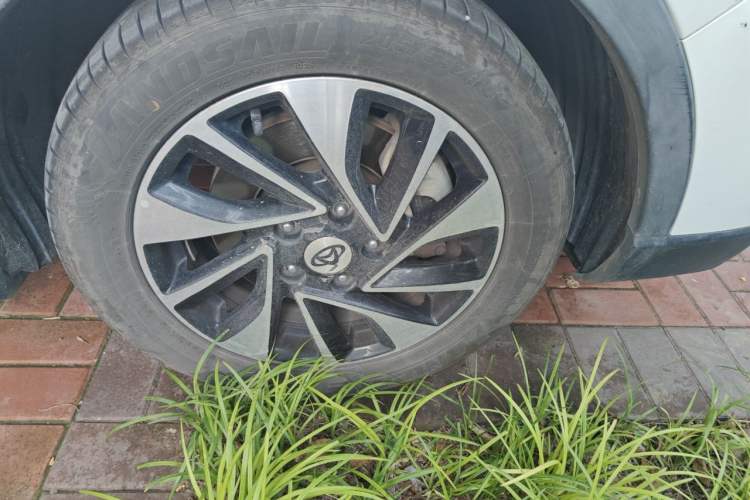 Used CHANGAN OSHAN A800 2017 1.5T Automatic Luxury Model Right Front Wheel Hub