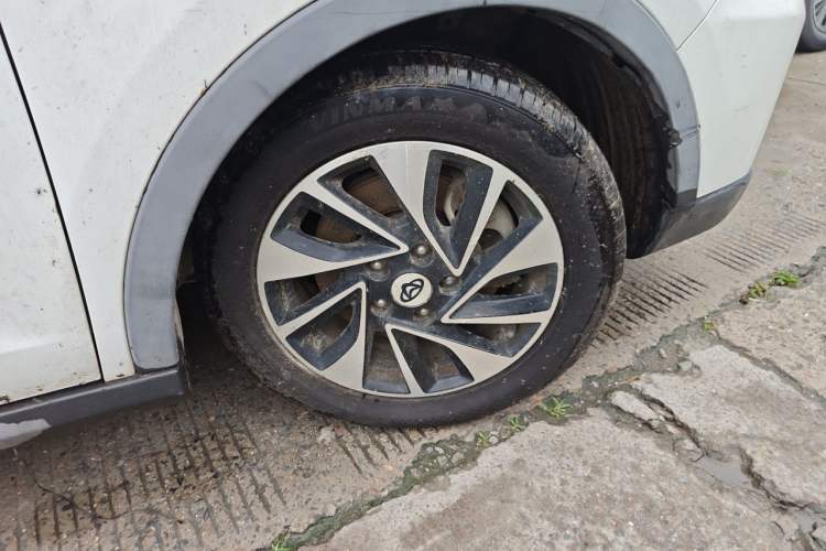 Used CHANGAN OSHAN A800 2017 1.6L Manual Luxury Model Right Front Wheel Hub