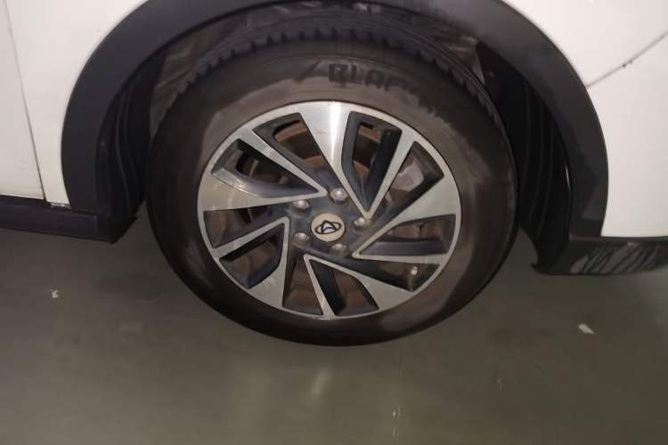 Used CHANGAN OSHAN A800 2017 1.6L Manual Comfort Model Right Front Wheel Hub