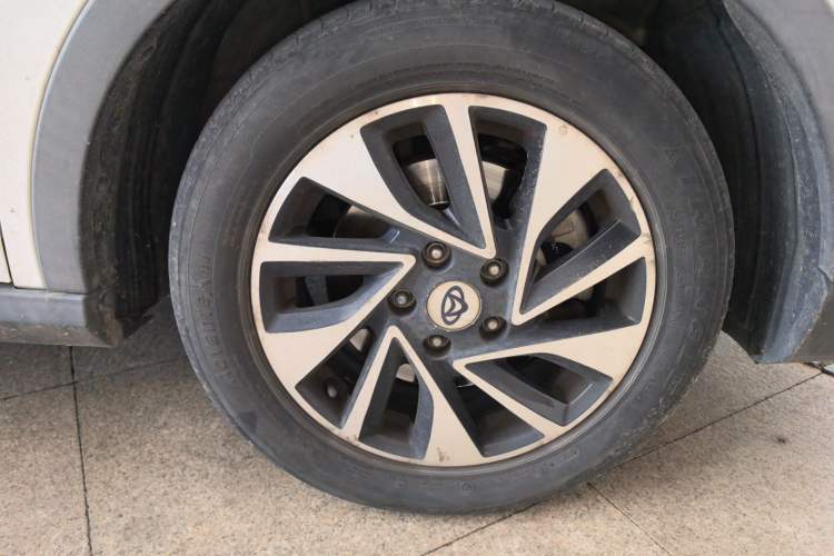 Used CHANGAN OSHAN A800 2017 1.5T Manual Elite Version Right Front Wheel Hub