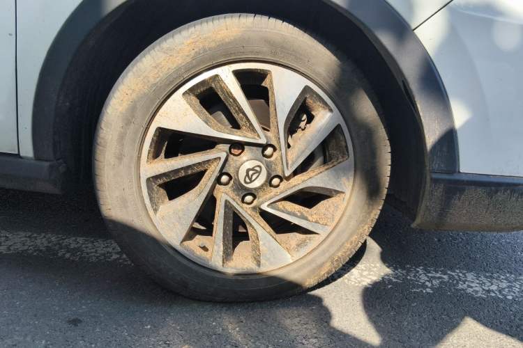 Used CHANGAN OSHAN A800 2017 1.5T Manual Luxury Model Right Front Wheel Hub