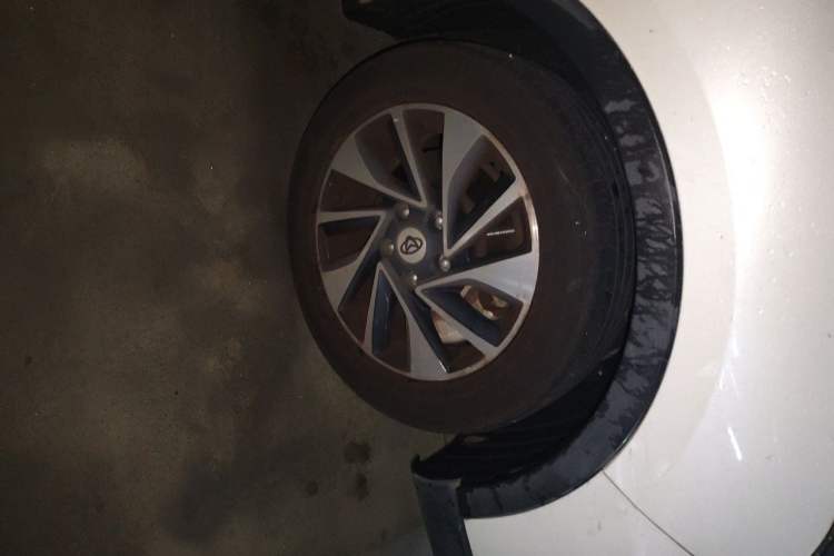 Used CHANGAN OSHAN A800 2017 1.6L Manual Luxury Model Right Front Wheel Hub