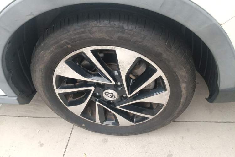 Used CHANGAN OSHAN A800 2017 1.6L Manual Luxury Model Right Front Wheel Hub