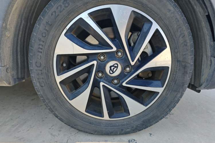 Used CHANGAN OSHAN A800 2017 1.6L Manual Comfort Model Right Front Wheel Hub