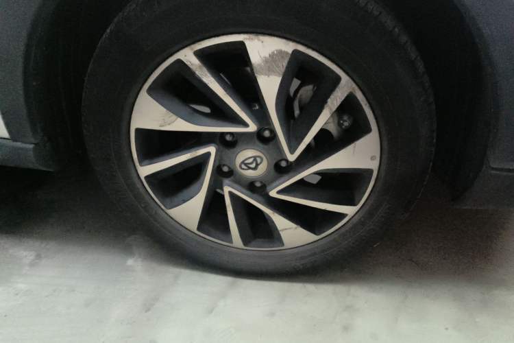 Used CHANGAN OSHAN A800 2017 1.5T Automatic ZhiZun Model Right Front Wheel Hub