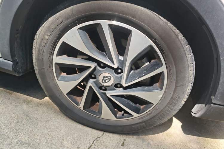 Used CHANGAN OSHAN A800 2017 1.5T Automatic ZhiZun Model Right Front Wheel Hub