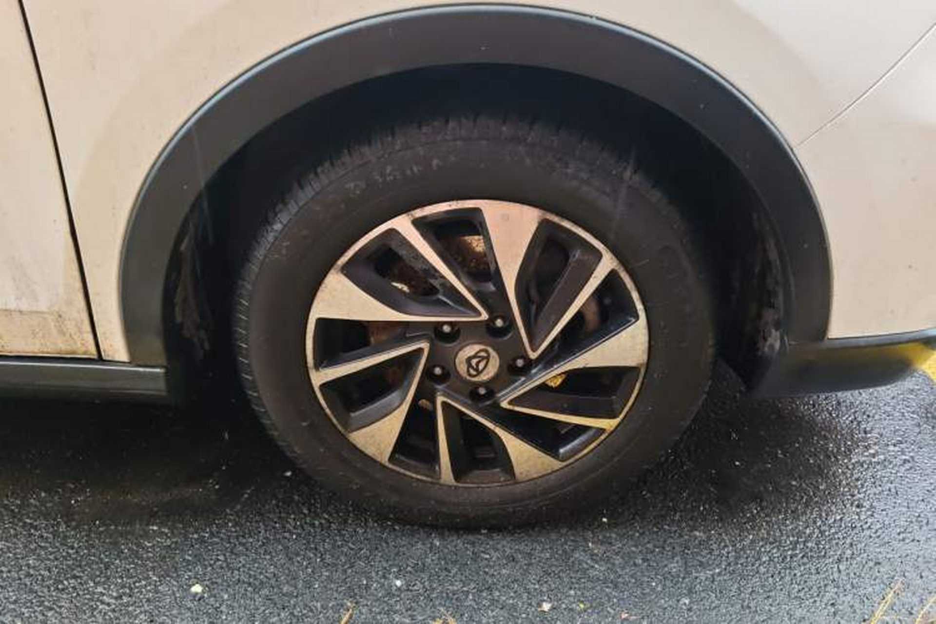 Used CHANGAN OSHAN A800 2017 1.6L Manual Comfort Model Right Front Wheel Hub