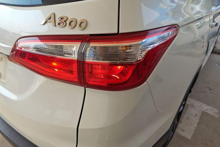 Used CHANGAN OSHAN A800 2017 1.5T Automatic Comfort Model Right Rear Taillight