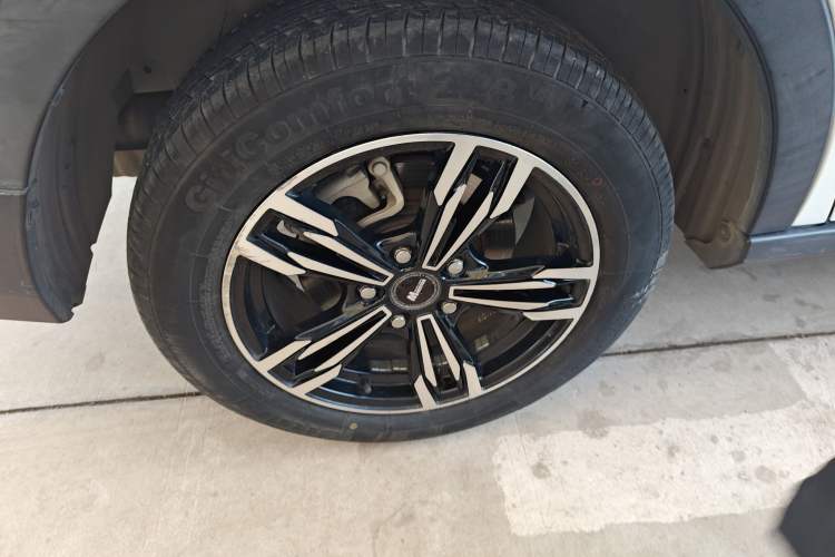 Used CHANGAN OSHAN A800 2017 1.5T Automatic Comfort Model Right Rear Wheel Hub