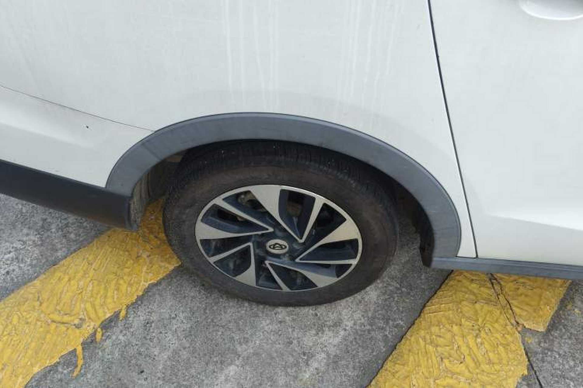 Used CHANGAN OSHAN A800 2017 1.5T Manual Luxury Model Right Rear Wheel Hub