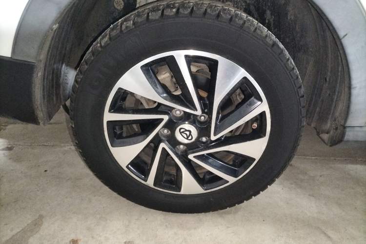 Used CHANGAN OSHAN A800 2017 1.5T Manual Luxury Model Right Rear Wheel Hub
