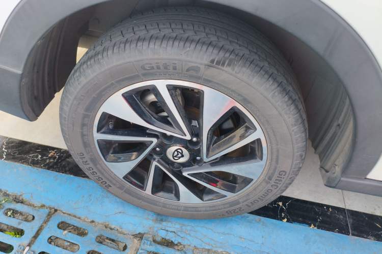 Used CHANGAN OSHAN A800 2017 1.6L Manual Luxury Model Right Rear Wheel Hub
