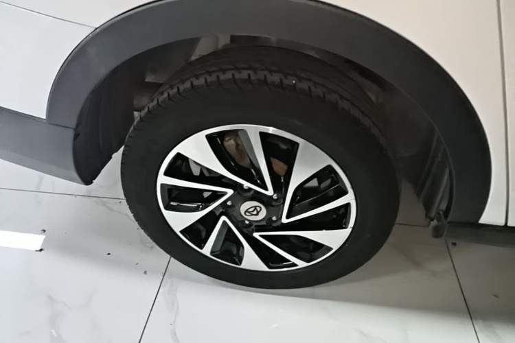 Used CHANGAN OSHAN A800 2017 1.5T Automatic Luxury Model Right Rear Wheel Hub