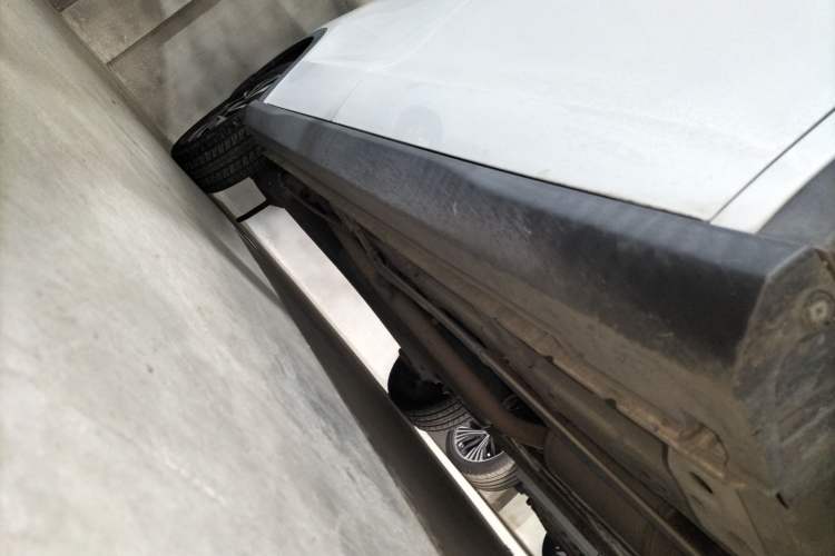 Used CHANGAN OSHAN A800 2017 1.5T Manual Luxury Model Right Side Sill