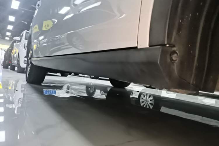 Used CHANGAN OSHAN A800 2017 1.5T Automatic Luxury Model Right Side Sill