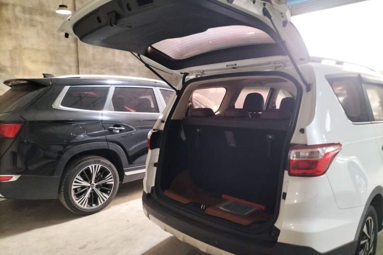 Used CHANGAN OSHAN A800 2017 1.5T Manual Luxury Model Trunk