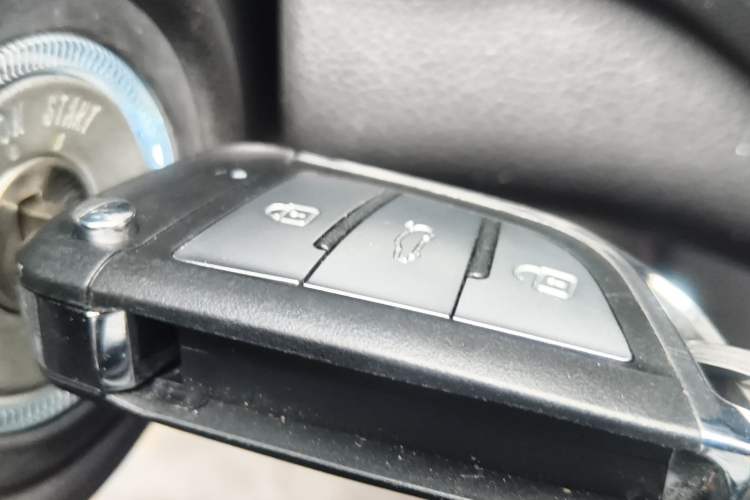 Used CHANGAN OSHAN A800 2017 1.5T Manual Elite Version Vehicle Key