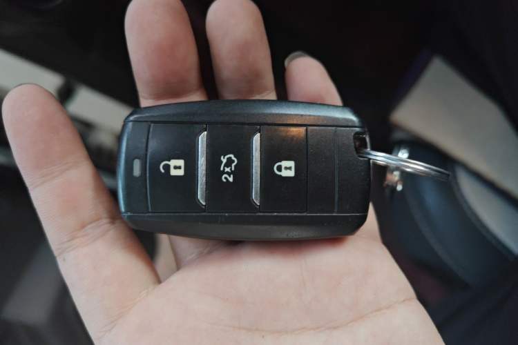 Used CHANGAN OSHAN A800 2017 1.5T Automatic Luxury Model Vehicle Key