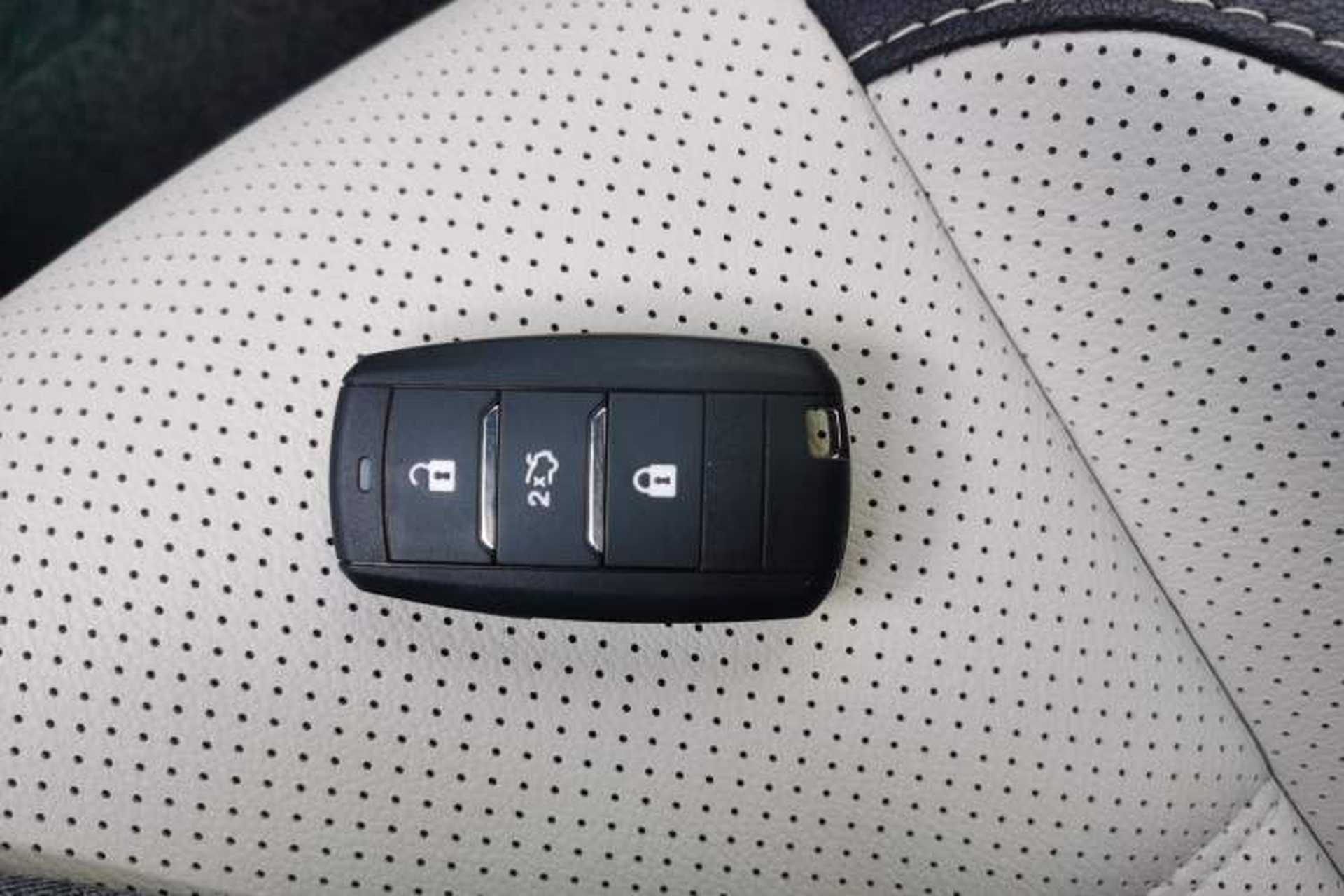 Used CHANGAN OSHAN A800 2017 1.5T Automatic ZhiZun Model Vehicle Key