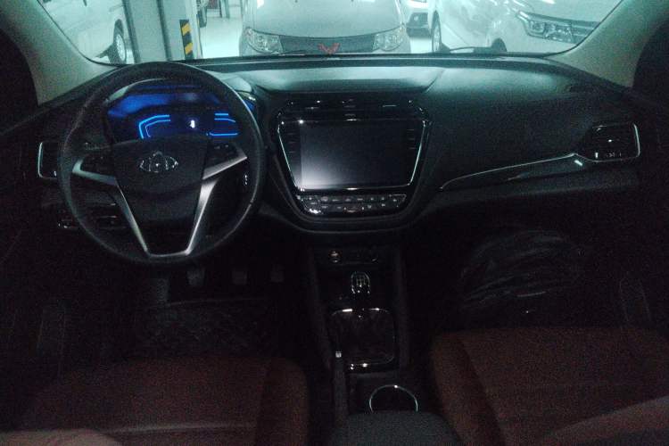 Used CHANGAN OSHAN A800 2018 1.6L Manual Smart Network Model Center Console