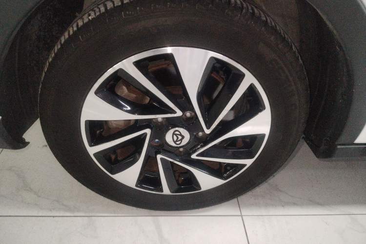 Used CHANGAN OSHAN A800 2018 1.6L Manual Smart Network Model Exterior 4