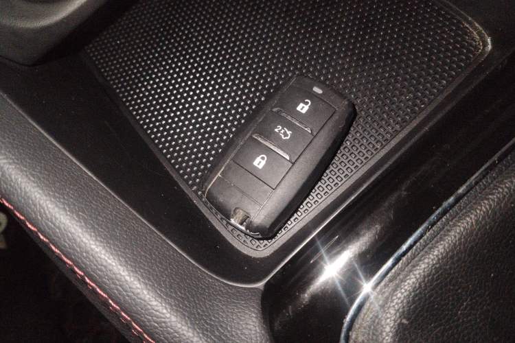 Used CHANGAN OSHAN A800 2018 1.6L Manual Smart Network Model Interior 1