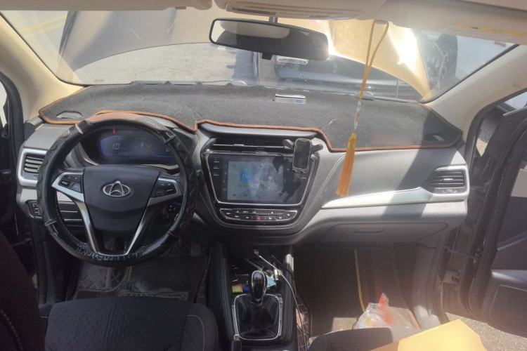 Used CHANGAN OSHAN A800 2019 1.6L Manual Comfort Model China VI Standard Center Console