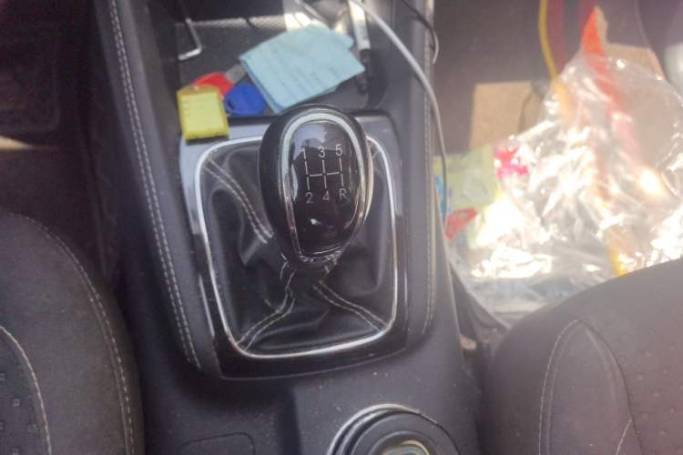 Used CHANGAN OSHAN A800 2019 1.6L Manual Comfort Model China VI Standard Gear Lever